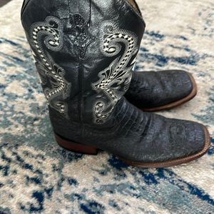 Like new black cowboy boots